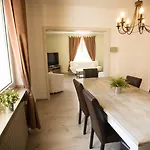 Stadthotel 호텔 줄리흐